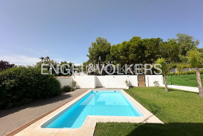 Foto 4b54ebe7-97e4-4be7-9310-35acfa076dc7. Alquiler casa excepcional residencia de lujo con piscina privada en Sagunt