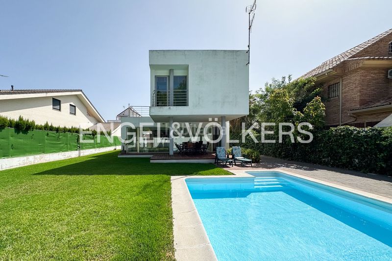 Foto ca8da2a2-8008-469c-afc0-9e16ec783c54. Alquiler casa excepcional residencia de lujo con piscina privada en Sagunt