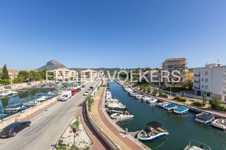 Flat in Montañar-El Arenal. Apartamento de tres dormitorios con vistas a la marina, al mar y