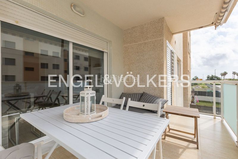 Foto c5c6c99f-5d7d-4fdf-bd1d-ecce55826dcc. Alquiler piso acogedor piso en urbanización con piscina en Daimús