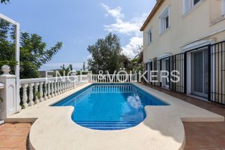 House in Pedreguer. Villa con encanto y vistas al mar en la sella