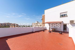 Lloguer Àtic  Avinguda de la constitució. Descubra un exclusivo ático con terraza privada de 80 m2