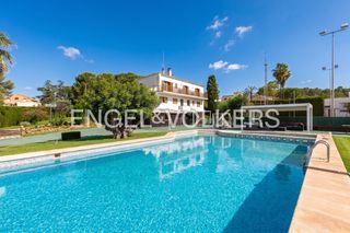 Casa a Olimar-Carambolo-Atalaya de Levante. Residencia inmensa lujo, parcela esquinera y piscina de ensueño