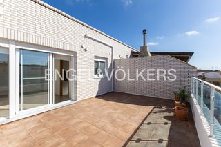 Lloguer Àtic a Rafelbunyol. Ático luminoso con terraza, garaje y piscina en rafelbuñol