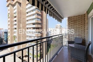 Etagenwohnung in Jaume Roig. Amplia  vivienda en séptima altura  con dos terrazas en zona jau