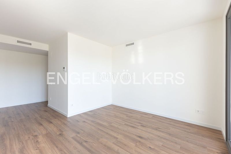 Foto ad213223-9f37-43fd-99b3-e596cdd35b3d. Pis amb calefacció aparcament piscina a Safranar Valencia