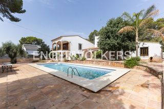 Rent House in La Cañada. Bonita alquería en la cañada