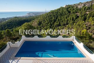 Casa a Alcossebre. Villa con espectaculares vistas al mar y máxima luminosidad en a