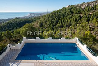 House in Alcossebre. Villa con espectaculares vistas al mar y máxima luminosidad en a