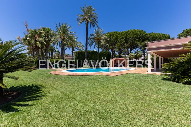 Foto 301ed6dd-a1e5-44d4-a465-ad90ab2a7f2c. Rent semi detached house with heating parking pool in Oropesa del Mar