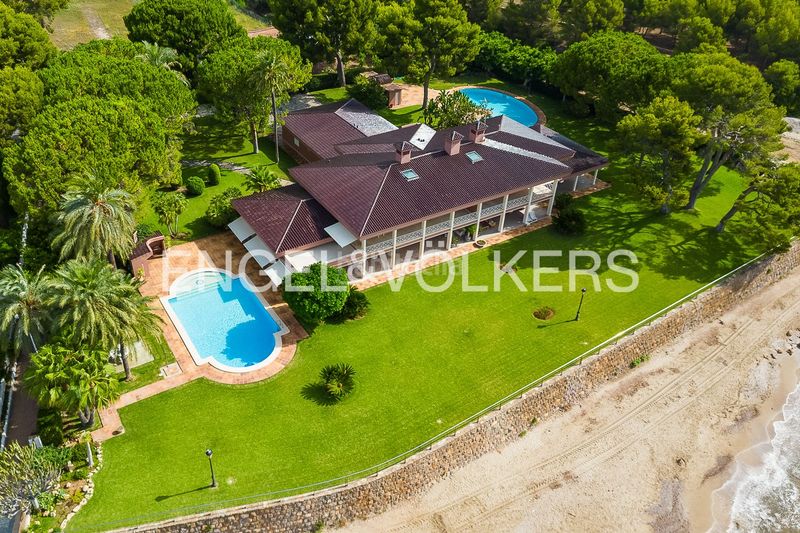 Foto 60cd98d3-2cd3-4adf-8a4d-1ac0ca4b8e3b. Rent semi detached house with heating parking pool in Oropesa del Mar