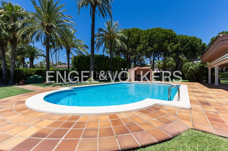 Foto 9800e898-9ec4-4acf-9ed1-81f5aaab21eb. Rent semi detached house with heating parking pool in Oropesa del Mar