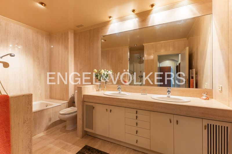 Foto aa0050ea-c0ca-4c60-9c74-c8c31bd56ef0. Rent semi detached house with heating parking pool in Oropesa del Mar