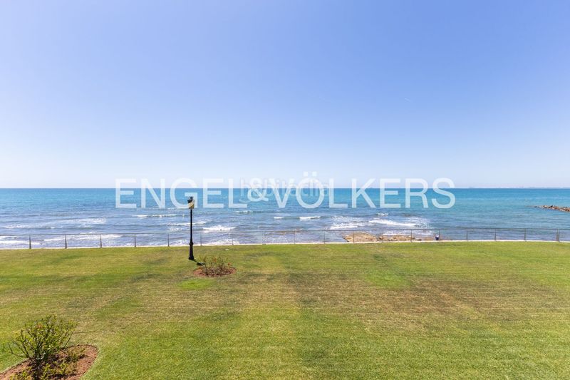 Foto ced814b5-9e3d-4b4b-860b-ad1a6e6776cc. Rent semi detached house with heating parking pool in Oropesa del Mar