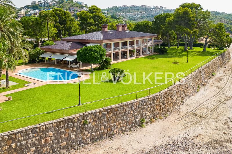 Foto e23ea91c-5f08-40b8-aec9-d97068c11691. Rent semi detached house with heating parking pool in Oropesa del Mar