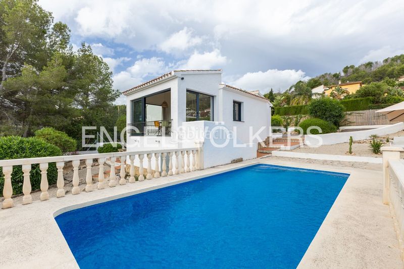 Foto 123ee794-59ce-4f3b-933c-97aac7ec4e08. Casa amb calefacció aparcament piscina a Cap Martí - El Tossalet - Pinomar Xàbia