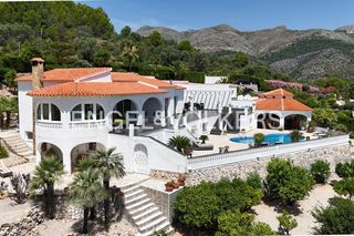 Haus in Orba. Villa panorámica de clase extra