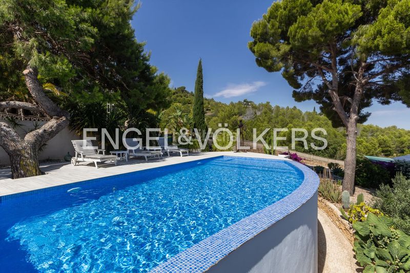 Foto a2e585bb-bd3c-496c-bcdd-05ab1d237ada. Casa amb calefacció aparcament piscina a Las Rotas / Les Rotes Dénia
