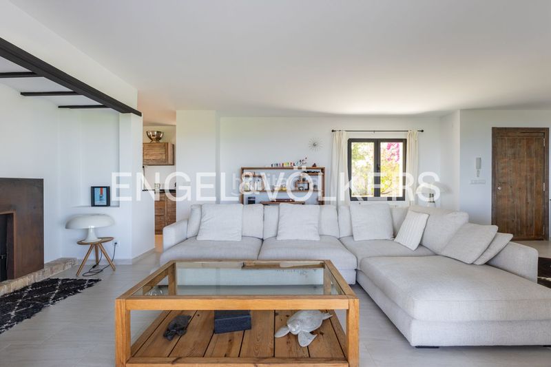 Foto a870e922-3695-4026-8e94-b34a2e16f691. Casa amb calefacció aparcament piscina a Las Rotas / Les Rotes Dénia