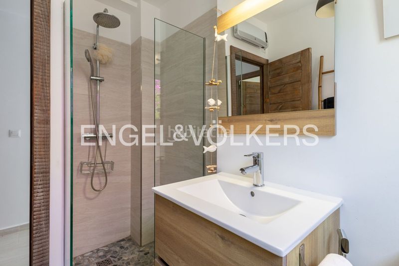 Foto ef64098d-fc72-4e1d-95dc-9440059ccea4. Casa amb calefacció aparcament piscina a Las Rotas / Les Rotes Dénia