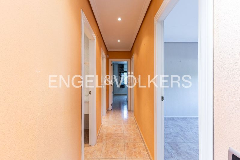 Foto b0db7c2c-e0e9-4e0f-bf18-e56eba5c8233. Casa amb calefacció aparcament a Zona Avenida Alta - Auditorio Torrent