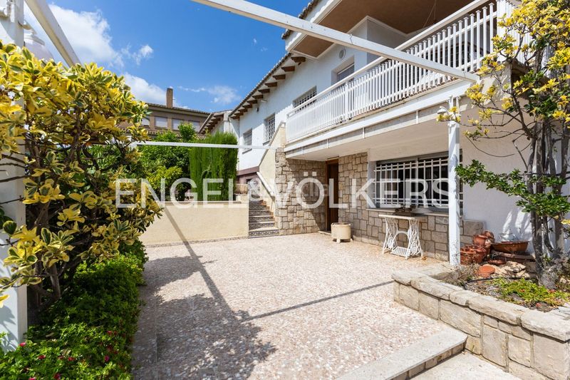 Foto e3ff5743-c192-4bbf-b468-a605a0588f5d. Casa amb calefacció aparcament a Zona Avenida Alta - Auditorio Torrent