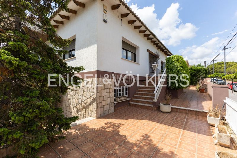 Foto ed62d14b-160d-46fb-9b50-fb684bd23f20. Casa amb calefacció aparcament a Zona Avenida Alta - Auditorio Torrent