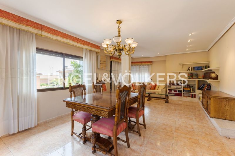 Foto f0f335f3-8b5e-4f45-8835-28499a0b334c. Casa amb calefacció aparcament a Zona Avenida Alta - Auditorio Torrent