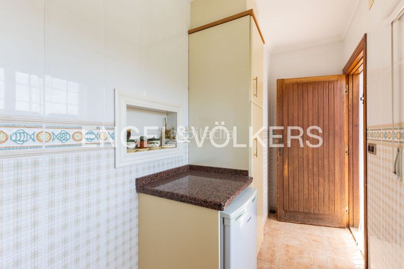Foto fa7feedb-4a0c-41e9-a9c6-0cdbbd22b4d7. Casa amb calefacció aparcament a Zona Avenida Alta - Auditorio Torrent