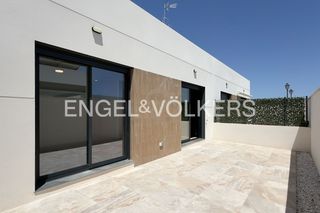 Lloguer Casa a Serra. Chalet adosado de obra nueva en la exclusiva urbanización en ser