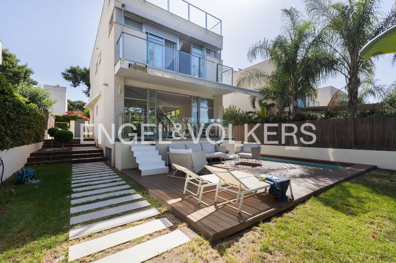 Foto 482d1254-7a24-4da5-b7e9-904700c7ec18. Casa amb calefacció aparcament piscina a Godella