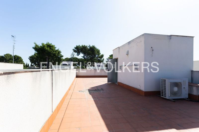 Foto c7b85816-083b-49e7-a555-375e4bd9c4e9. Casa amb calefacció aparcament piscina a Godella