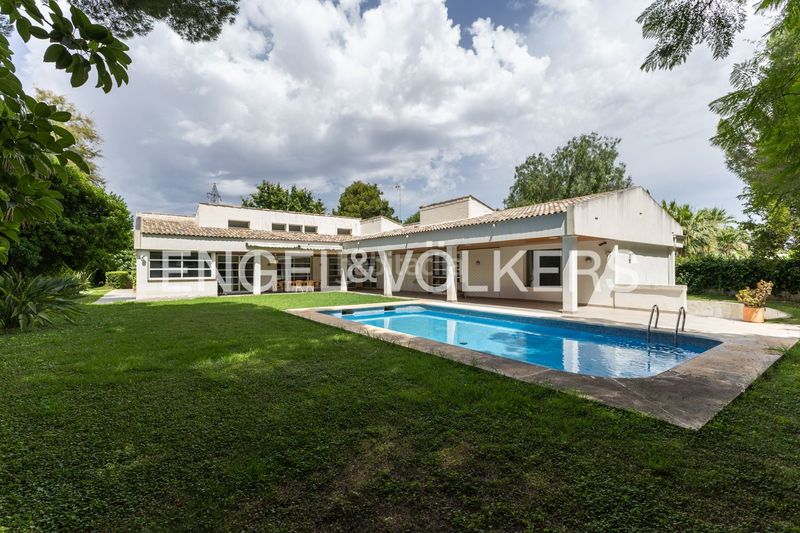 Foto 49b1be7b-7a78-4613-b580-36fb8a74c928. Casa amb calefacció aparcament piscina a Rocafort