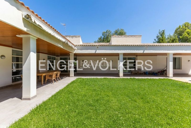 Foto c8e787b1-0ec2-4b77-b569-a5302e8041f9. Casa amb calefacció aparcament piscina a Rocafort