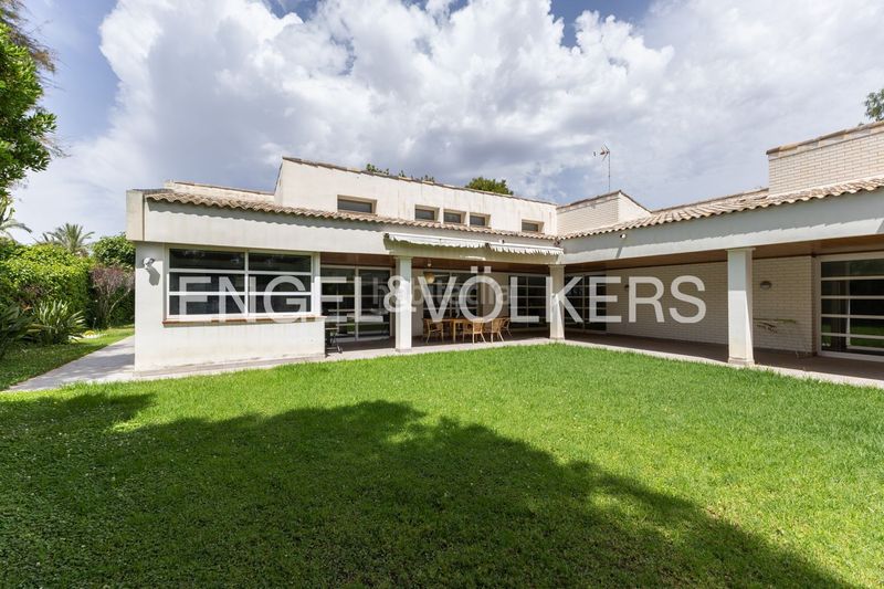 Foto c9365b5b-6f72-4103-9093-9f56e12743f2. Casa amb calefacció aparcament piscina a Rocafort