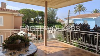 Casa en Playa. Chalet independiente junto al mar en la playa de la malvarrosa