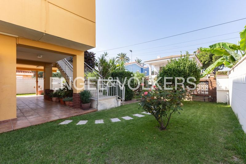Foto e23361f1-c812-4d41-88d4-d19eb394d5ee. Casa amb calefacció aparcament a Playa Burriana