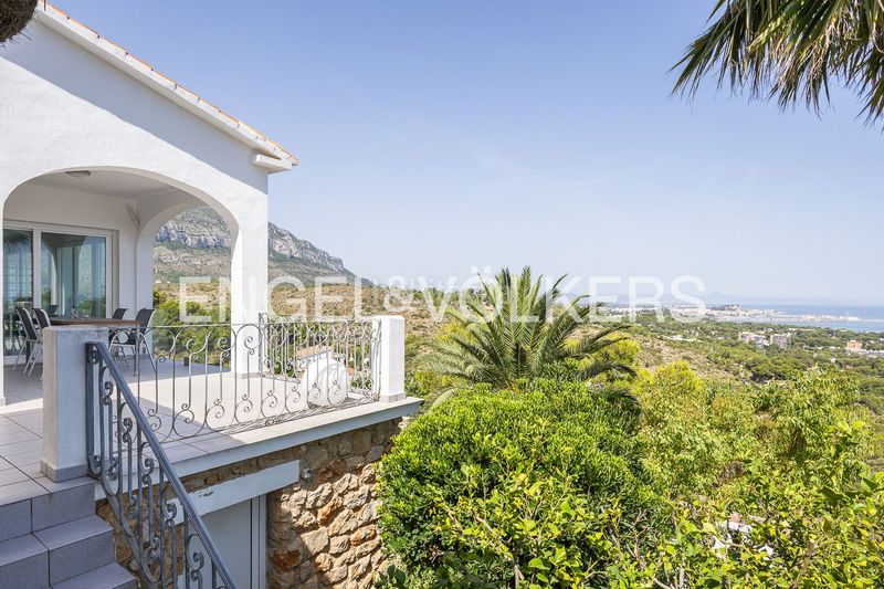Foto 313e4970-b9bf-4dd5-8d35-f18c4e91f283. Casa amb calefacció aparcament piscina a Las Rotas / Les Rotes Dénia