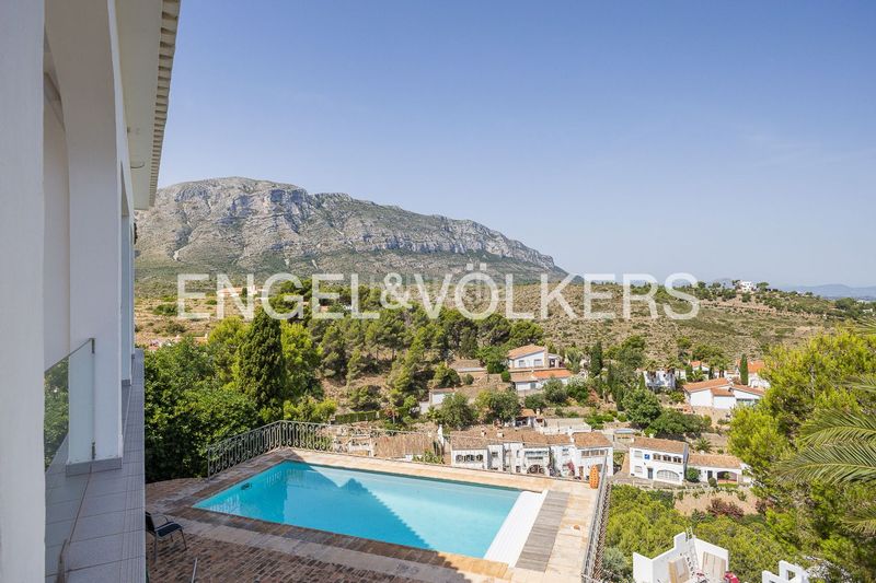 Foto b407a4f2-1671-4bcd-83e6-6ce1f5c3cc95. Casa amb calefacció aparcament piscina a Las Rotas / Les Rotes Dénia