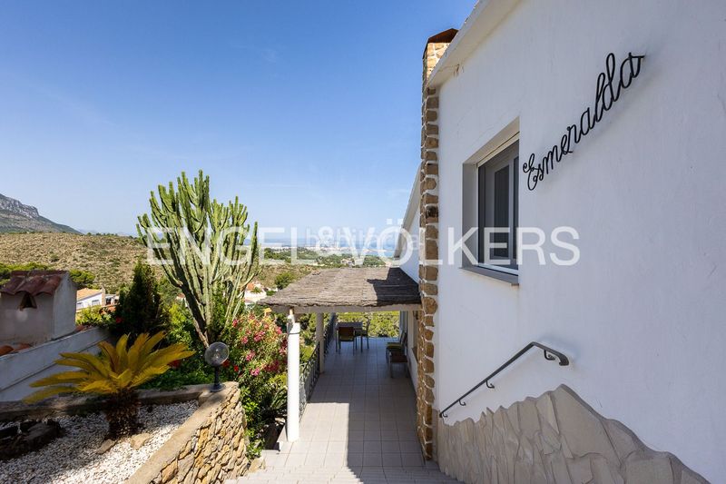 Foto c121f1fc-0160-4a55-a2de-4681fd76dd00. Casa amb calefacció aparcament piscina a Las Rotas / Les Rotes Dénia