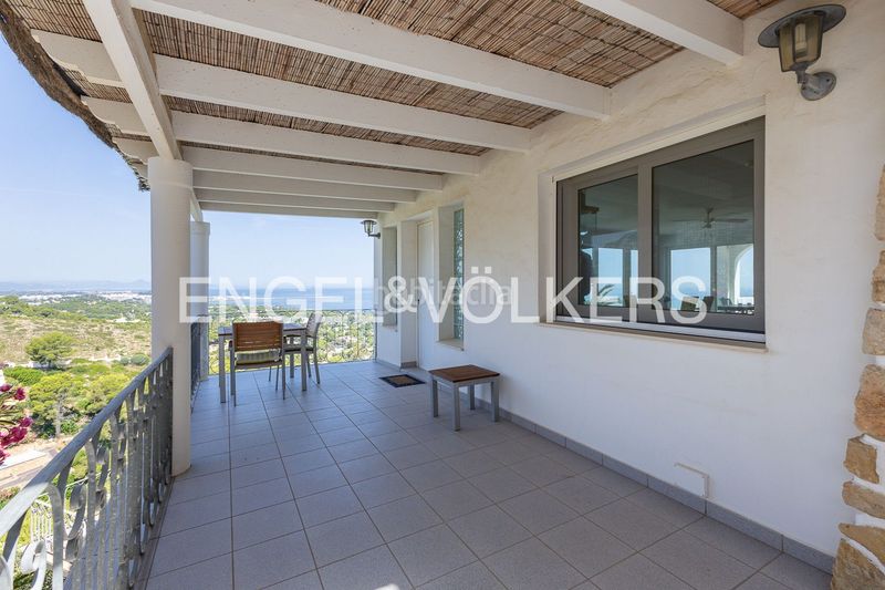 Foto e5af98fd-2fa3-4f55-b380-61af6220489f. Casa amb calefacció aparcament piscina a Las Rotas / Les Rotes Dénia