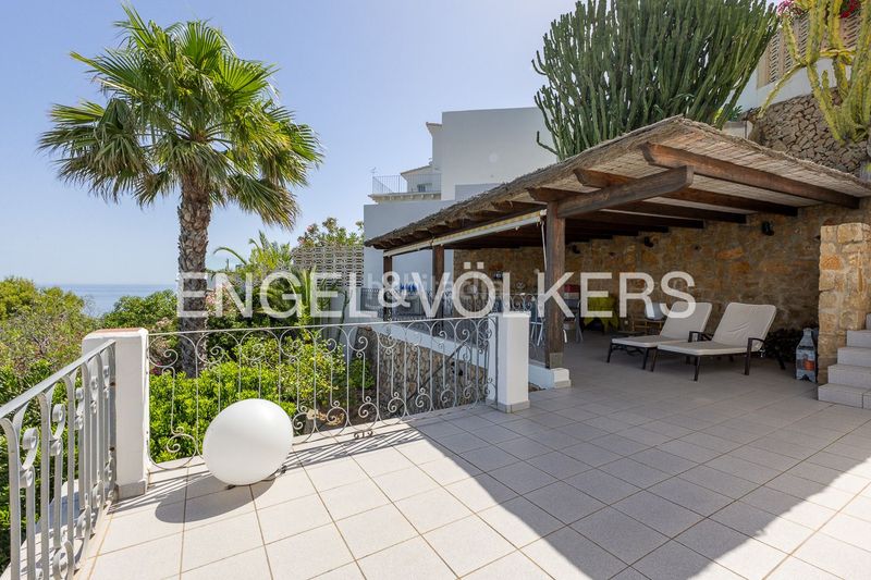 Foto ec8aa825-a2f5-419c-bf9f-dfe740dd2f01. Casa amb calefacció aparcament piscina a Las Rotas / Les Rotes Dénia