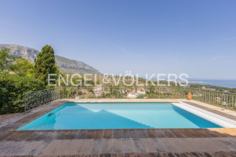 Foto efc24c9d-d4eb-4ca0-90b0-e5789aff151d. Casa amb calefacció aparcament piscina a Las Rotas / Les Rotes Dénia