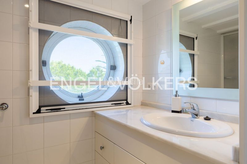 Foto f5425ce4-cedd-48b5-b1a5-04cade84db27. Casa amb calefacció aparcament piscina a Las Rotas / Les Rotes Dénia
