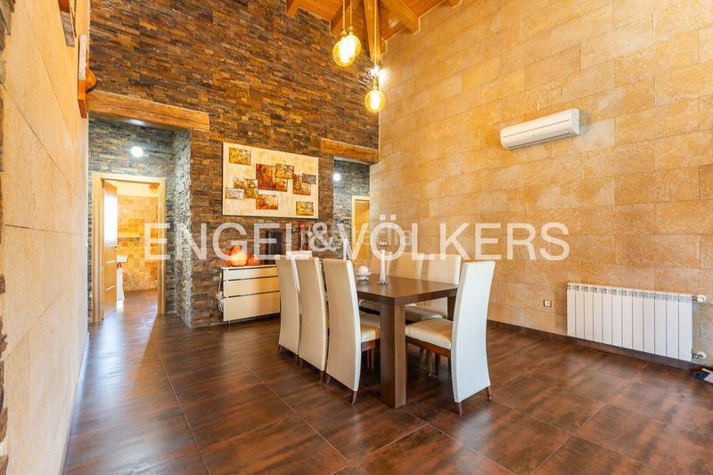 Foto 074fb57d-ae86-4935-a4c6-8c41e7b0dc1a. Casa con riscaldamento parcheggio piscina in Poblets (els)