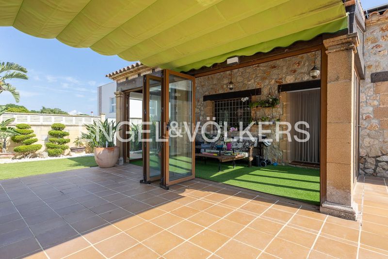 Foto 3a437672-50ba-488b-9425-82e63e0c5b4c. Casa con riscaldamento parcheggio piscina in Poblets (els)