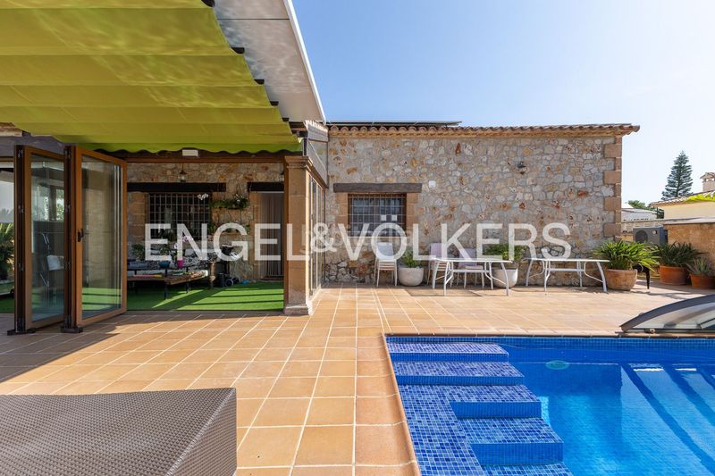 Foto 3b241fc7-f82f-450d-8604-10f03a00b8c3. Casa con riscaldamento parcheggio piscina in Poblets (els)