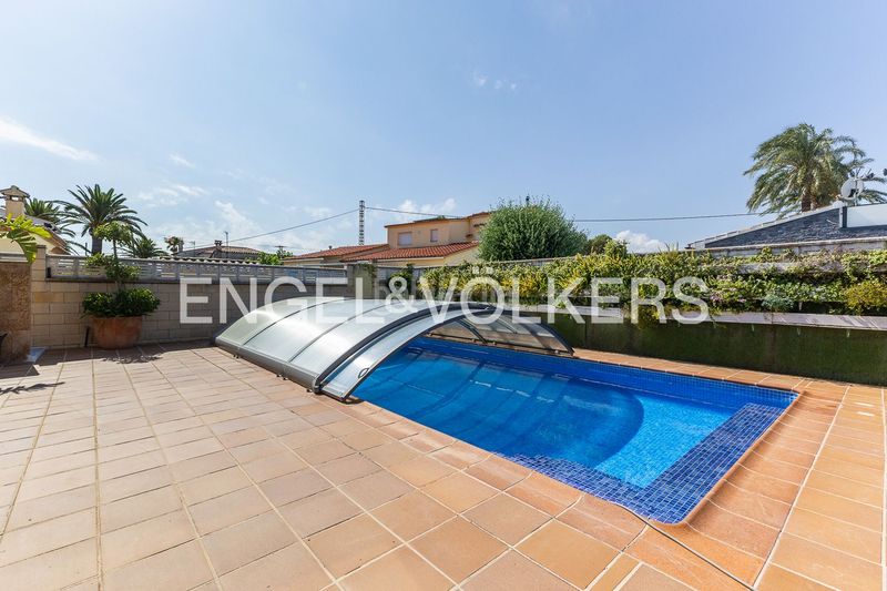 Foto 761bde74-2886-4561-9d86-377225569552. Casa con riscaldamento parcheggio piscina in Poblets (els)