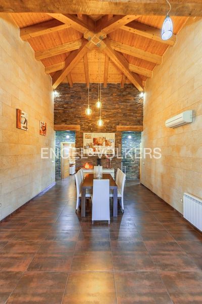 Foto 87fa74c6-44cf-4d8e-bbcb-01ab4208a57b. Casa con riscaldamento parcheggio piscina in Poblets (els)