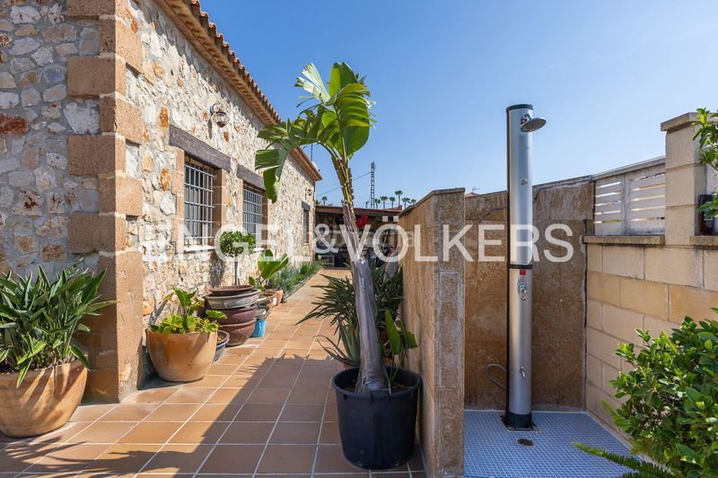 Foto b0921921-84b7-44eb-89d7-9d65b284fec8. Casa con riscaldamento parcheggio piscina in Poblets (els)